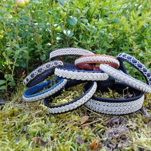 Produktbild för Egentillverkade Tennarmband, samt halsband av renhorn och sälgrot